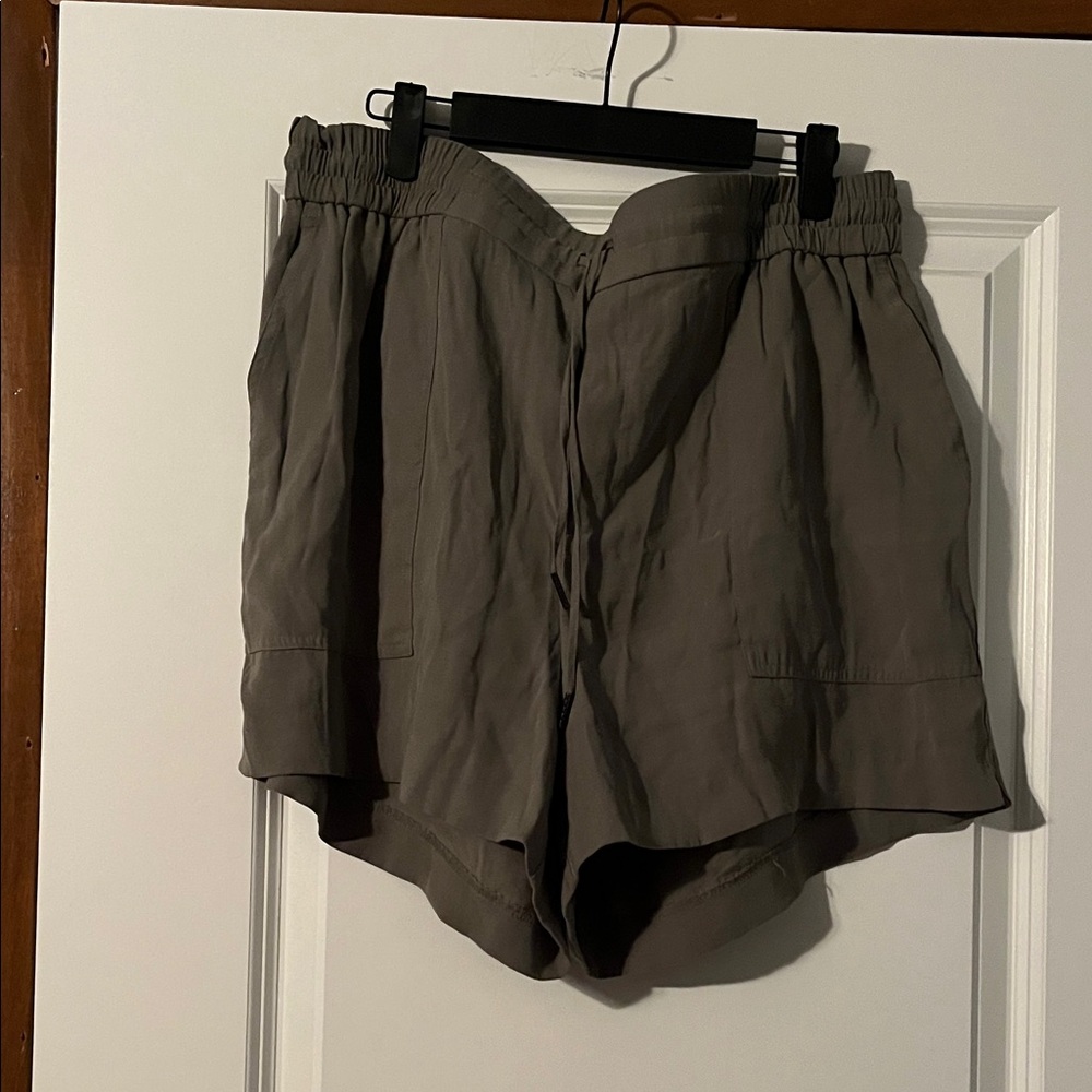 Kerch-Casual olive green Shorts